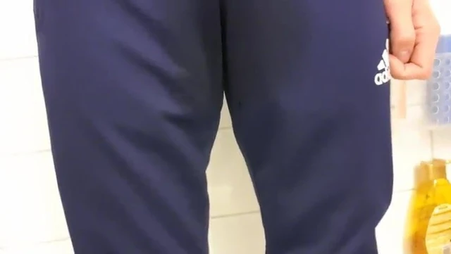 Mi piscio nella tuta adidas