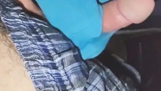 Kaus kaki biru seksi ngocok kontol dengan kaus kaki