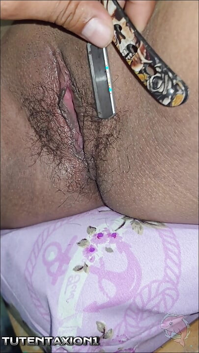 A fazer a barba à cona peluda da cunhada