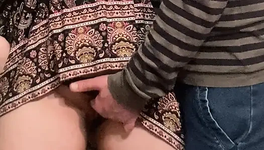 Pacarku membiarkan orang cabul masturbasiku di kereta bawah tanah