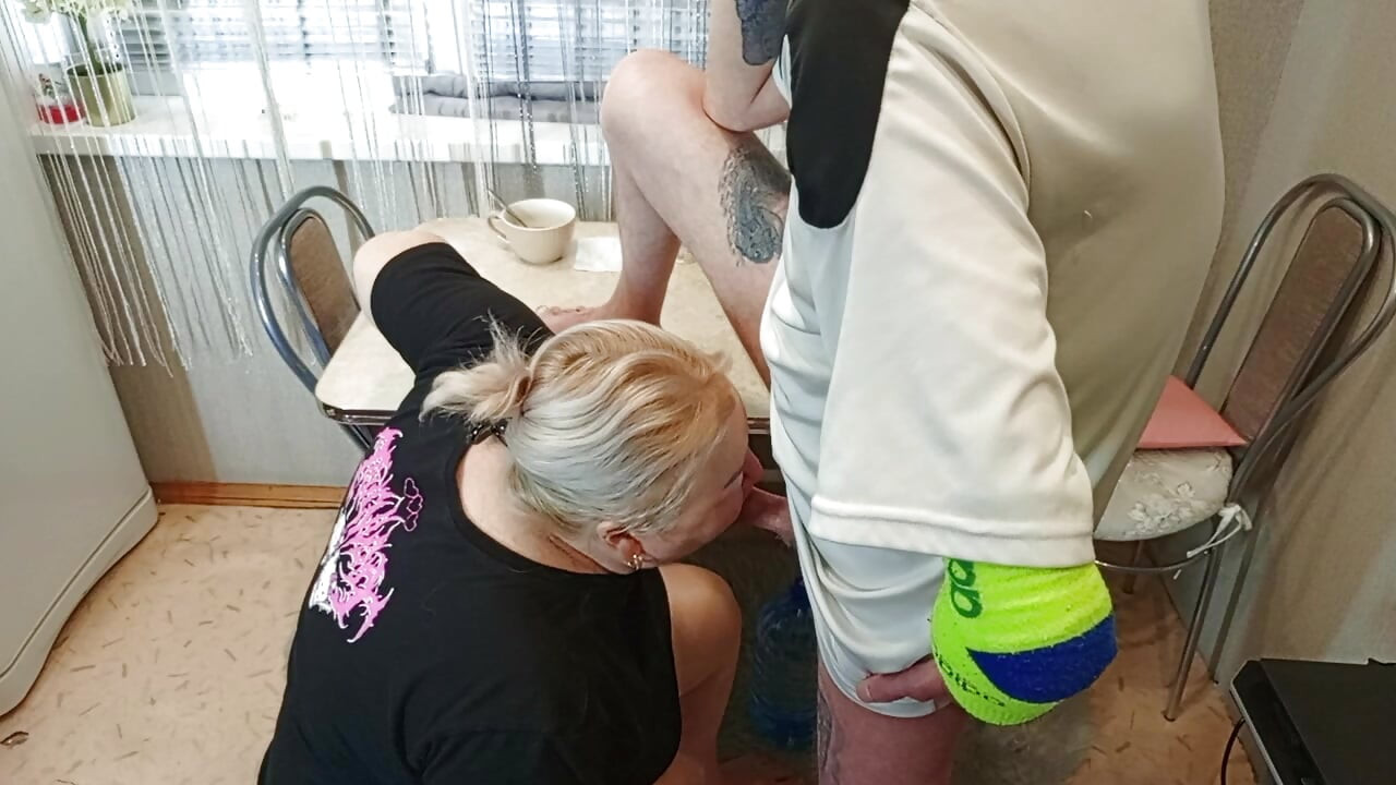 in the afternoon, I fuck my neighbor in the mouth in the kitchen and cum