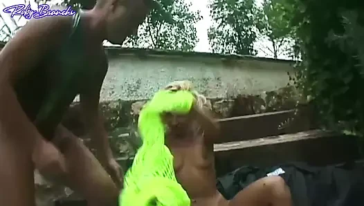 Robert Ribot fickt die erstaunliche blonde nomi in den arsch