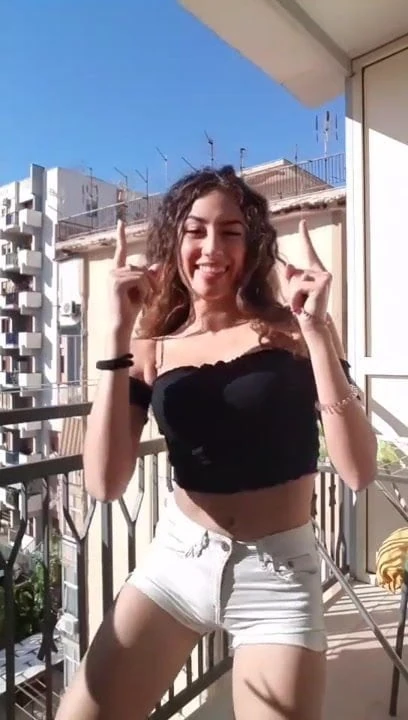 Tiktok univerzitet kameltoe 12