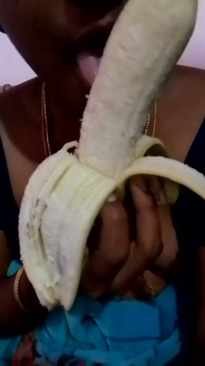 Bannana wife Indian aunty blowjob | Clip 1