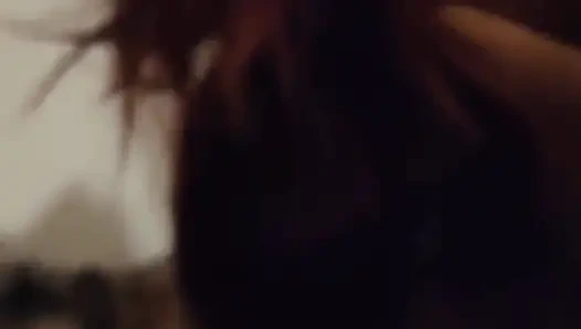 Tante hot serbia lagi asik nyepong kontolku di jam istirahat