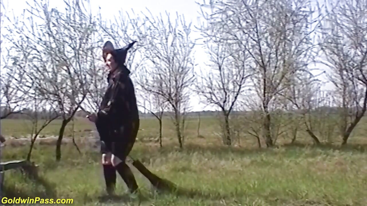 Hairy 86 years old witch rough outdoor fucked