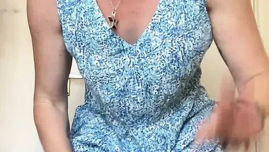 Seksi, tonlu, komşu kız yeni kıyafetler deneyen goldilocks gibi!