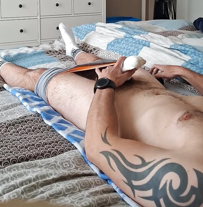 同性戀在襪子裡射精