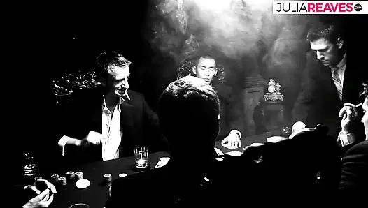 Игра в покер с блондинкой с отличным телом, горячими сиськами и горячей задницей, которая заканчивается секс-оргией с анальным сексом и сосанием члена