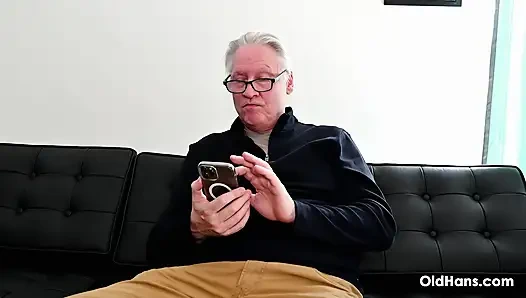 Я не возражаю трахать старых мужиков! Samantha Sparkle в OldHans