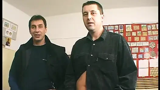 Sarışın Öğrenci Bacakları Öğretmen Tarafından Sert Sikiliyor