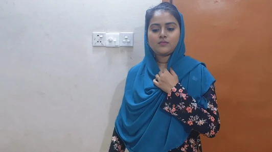 Sex im freien. Während er im Dschungel ging, nahm er ein schönes indischen Bengali-mädchen mit nach hause und fickte sie hart. Video teil-01