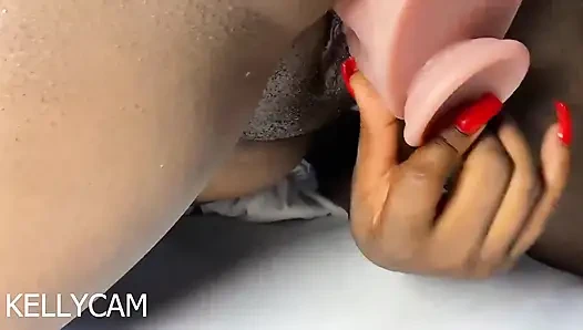 Meine muschi ist so zuckerig, dass ich mich mit masturbation befriedigte
