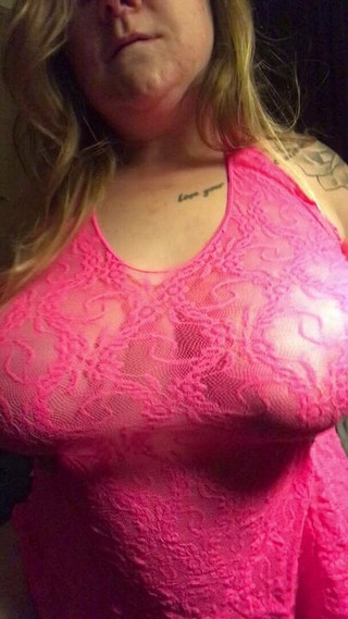 BBW bounces her fat titties