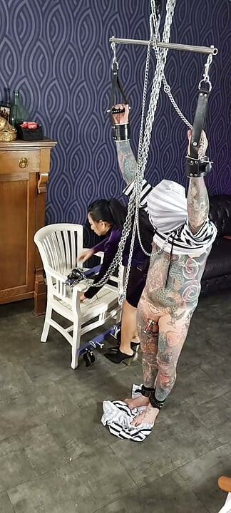 Treo trên trần nhà