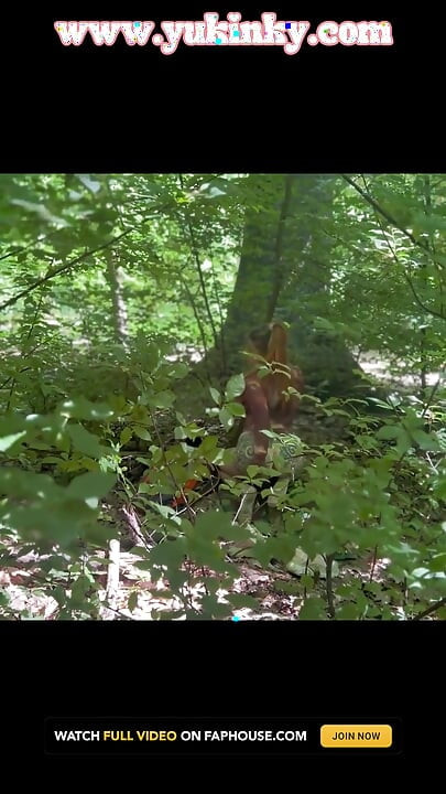 森で自分を触っているところを撮影される - フランスのアマチュア、毛深い赤毛の露出狂