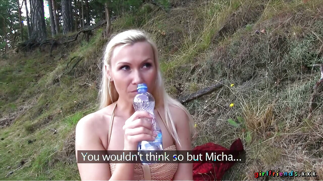 Girlfriends xxx - memek muram lesbian keira & michelle dientot habis-habisan di luar ruangan