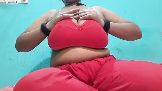 Сексуальная жена соблазняет в спальне в любительском видео от первого лица