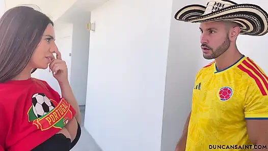 Milf mit dicken titten hat mich zum fußballspiel eingeladen