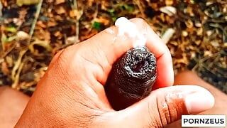 Une Grosse bite noire sri-lankaise éjacule en gémissant dehors, éjaculation sauvage lente et lente