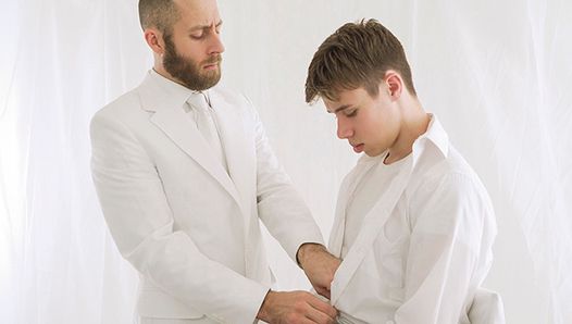 Missionaryboyz - missionaris jongen geeft een priester een sperma in het gezicht