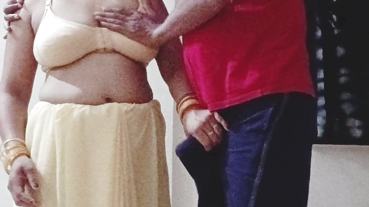 Riya Bhabhi was sweeping her master's house, the owner made sexual relations by talking sexy.