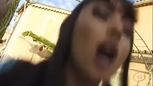 Memek jembut tebal di luar kontol mengisap pantat