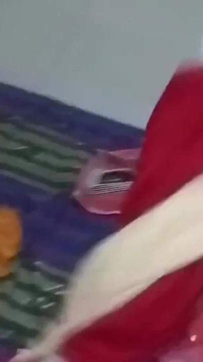 Hintli ateşli kız Janvibhabhi'nin göğüslerini emiyor, öpüşüyor ve sert derin sikiş sahnesi | Klip 3