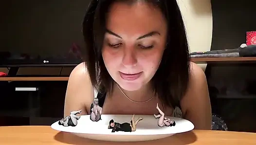 Aku akan makan 4 cewek! Mmm, enak!