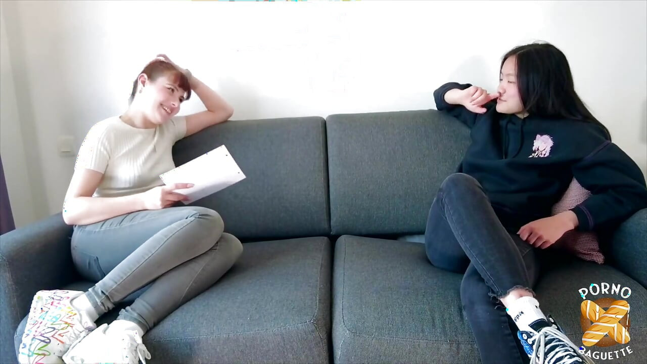 Güzel Asyalı Lemon büyük bir yarakla sikiliyor