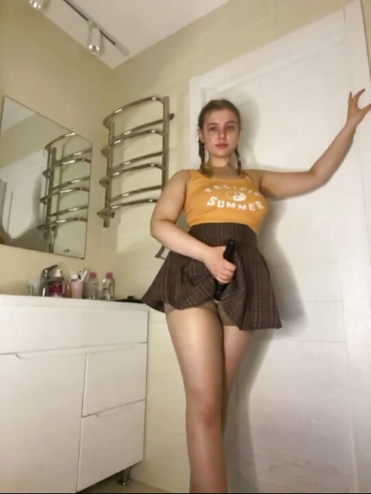 Follando con el enorme vibrador Jucielussie