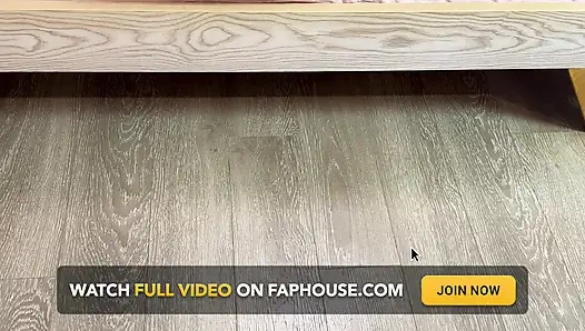 Ol сопротивляется на кровати, висячие ноги, оргазм