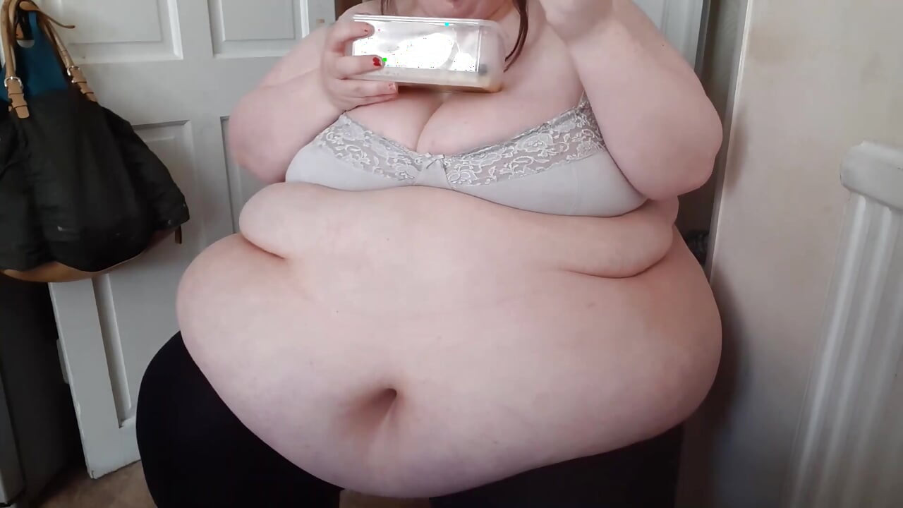 Ssbbw büyük güzel göbek büyümeye devam ediyor