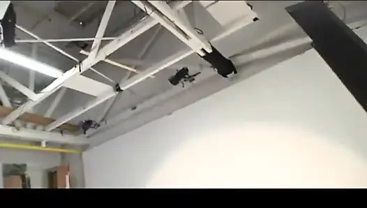 Черный на трах для черной киски в сексуальных чулках скачет на большом черном члене