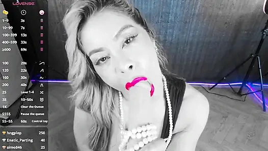 Köstliche MILF Fickt Mit Einem Grossen Schwanz Und Ihrer Perlenkette!