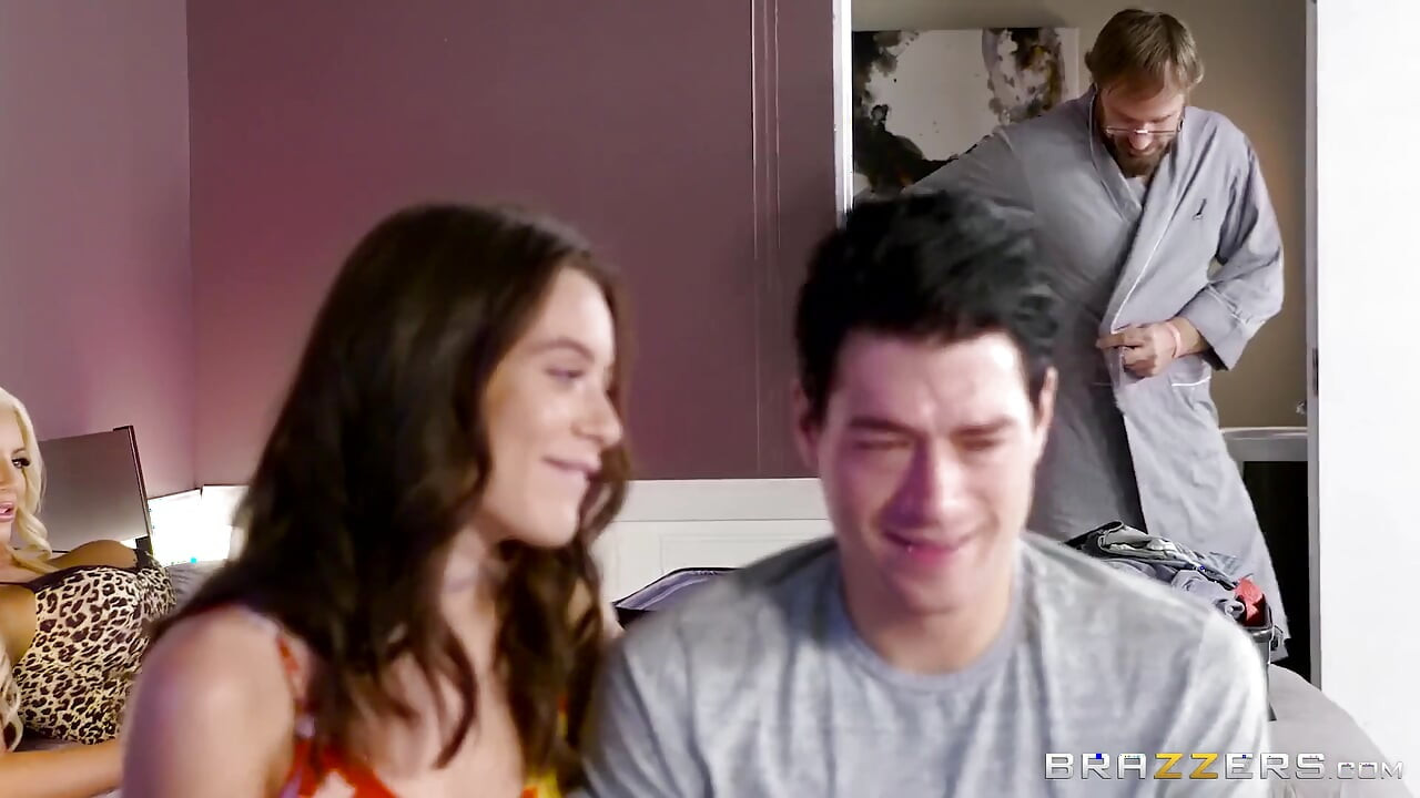 Brazzers - Spring Break Room Share, Stepmom Catches Couple Having Sex, Unexpected Late Night Fucking