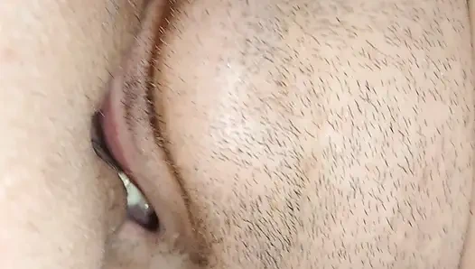 Schlampe wird von ihrer herrin gefistet