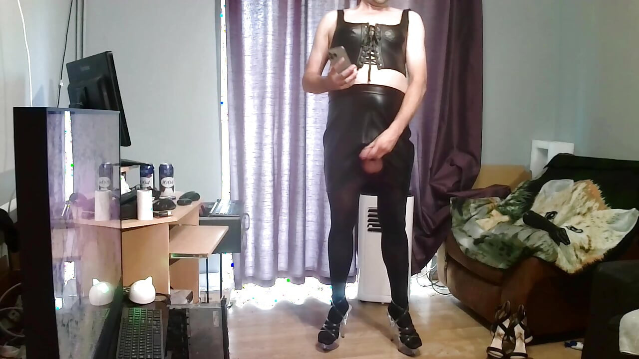 Maninboots Cumming with a Pulsating Anal Toy