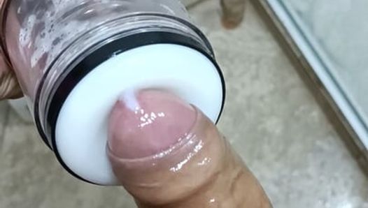 POV, grosse bite non circoncise, Camilo Brown utilise un jouet de masturbation automatique pour avoir un orgasme intense avec éjaculation