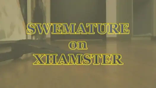 在酒店被绑在圣安德鲁的十字处。待在床上和色情靴子，鞭打和奖励射精在嘴里。