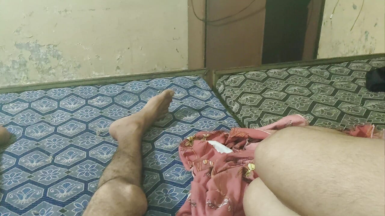 Desi Aunty Ko bithaya Land Pe / Indian Aunty Sitting on my Ling