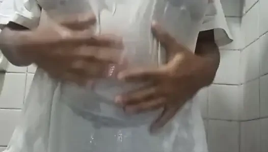 Geile milf im wet t-shirt