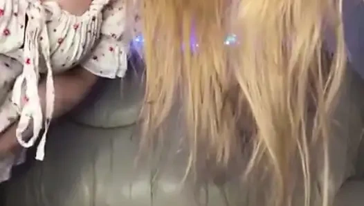 Jucielussie трахается в анал с огромным дилдо, так жестко