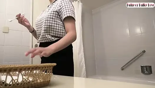 Dans eğitimli vücut önermek bir masajla tanışıyor, oyuncu rahatlama tornalama kafaları