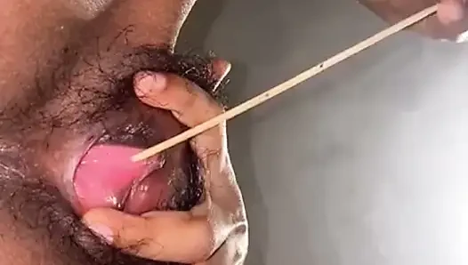 Lagi asik mainin memek berbuluku