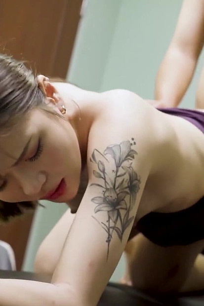 A New Neighbor Is a Masseuse and Gives Free Massages to Tenants
