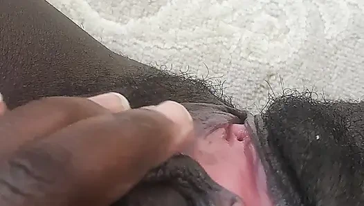 Büyük klitorisli Alman siyah şişman kıllı ıslak amcık yakın çekim