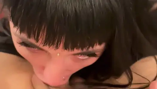 Er hat mir gesagt, ich soll ihn lutschen, also tat ich es