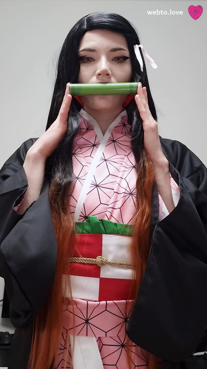 鬼滅の刃のかわい子子の竈門禰豆子は、無惨が彼女を探している間、善逸のペニスを楽しんでいます