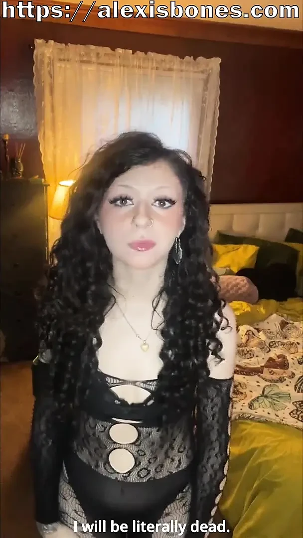 发现我的哥特前任在镜头前是一个荡妇，所以我们性交让我保持安静